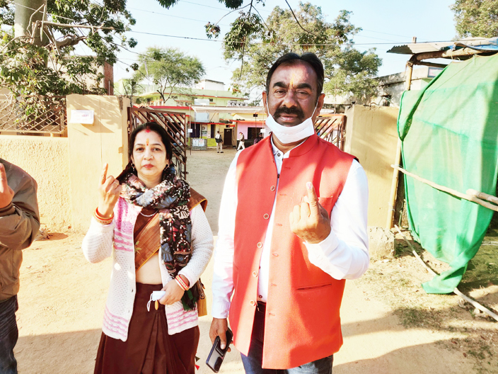 मतदान को लेकर उत्साह, स्वस्फूर्त निकले लोग मतदान को लेकर उत्साह, स्वस्फूर्त निकले लोग
