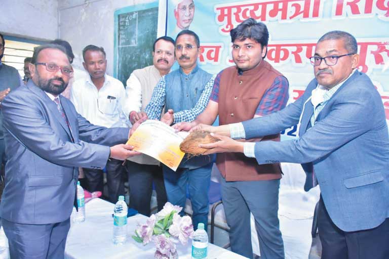 यशवंत को शिक्षा दूत पुरस्कार यशवंत को शिक्षा दूत पुरस्कार