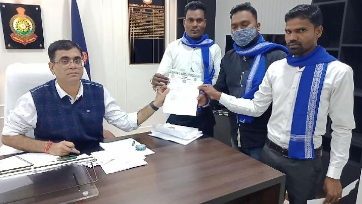 अवैध शराब पर कार्रवाई की मांग, चक्काजाम की चेतावनी अवैध शराब पर कार्रवाई की मांग, चक्काजाम की चेतावनी