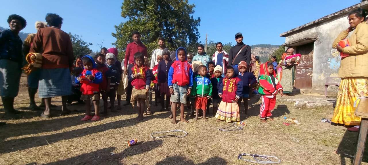 प्रशासनिक अमले के साथ युवा मित्र मंडली पहुंची भेलवाडाड़