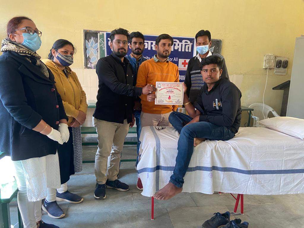 522 छात्राओं की स्वास्थ्य जांच, दवाइयां वितरित