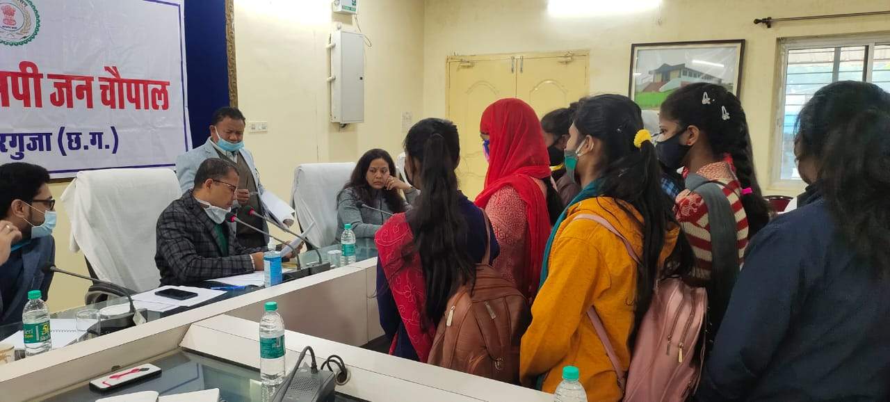 जनदर्शन पहुंच छात्राओं ने की शिकायत, कलेक्टर ने तत्काल अधीक्षिका को हटाया