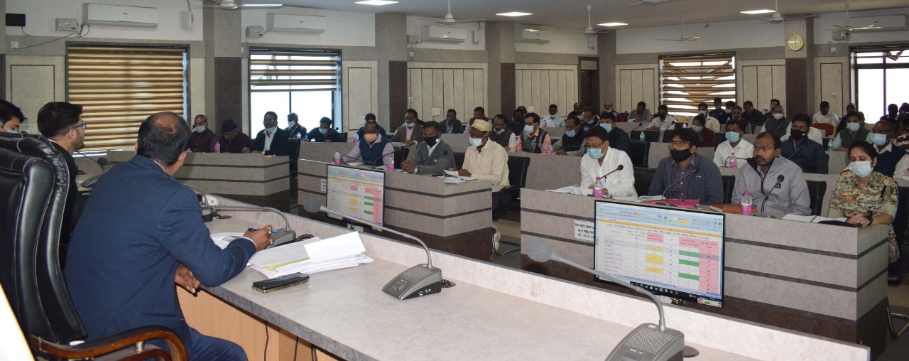 आजीविका मूलक कार्य हो पूर्ण-कलेक्टर