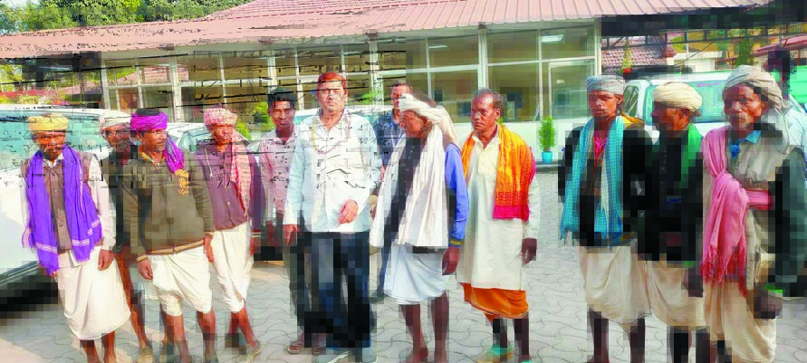 विकास कार्यों की मांग, ग्रामीण मिले अकबर से विकास कार्यों की मांग, ग्रामीण मिले अकबर से