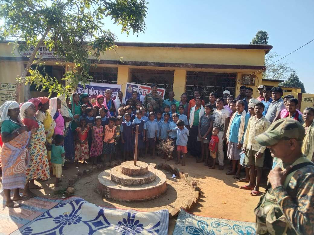 चलित थाना में सुनीं ग्रामीणों की समस्याएं