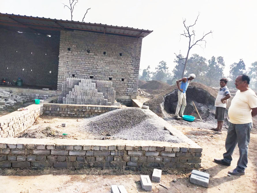 कोटवारी जमीन पर बन रहा ढाबा, नोटिस के बाद भी कार्रवाई नहीं