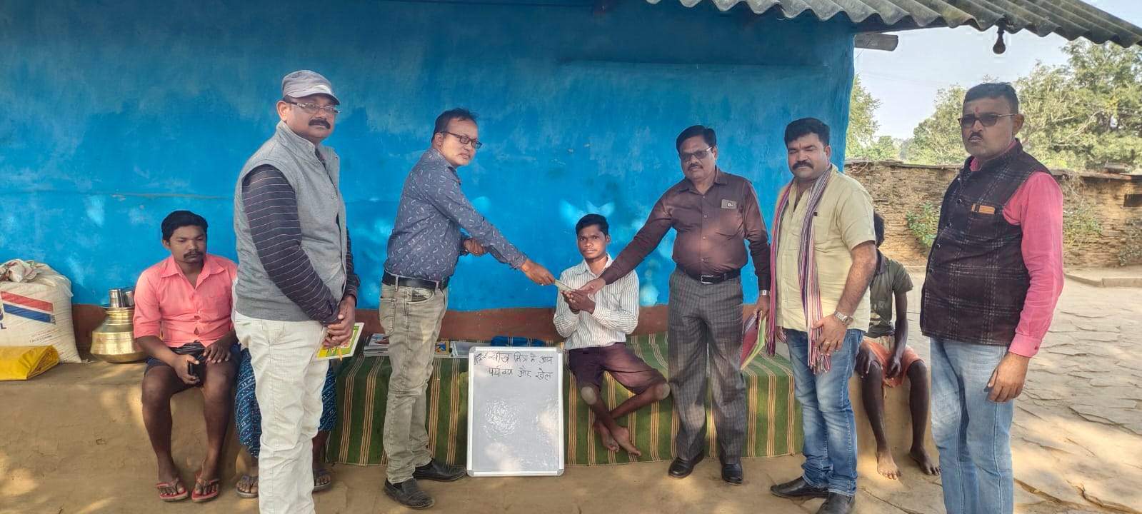 दिव्यांग वॉलिंटियर गिरधर का सम्मान