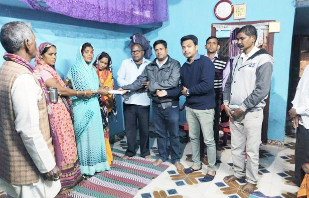 दिवंगत शिक्षक के परिजन को एग्रेशिया राशि