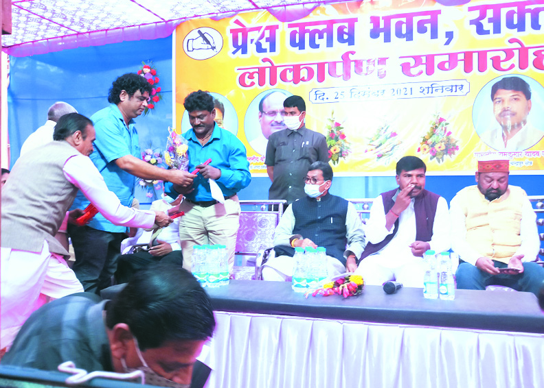 सक्ती को बेहतर जिला बनाने सभी का सहयोग जरूरी-महंत