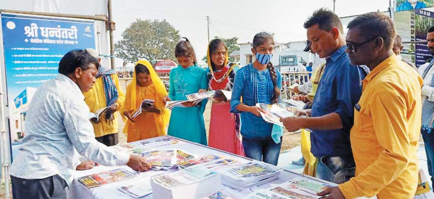 शासकीय योजनाओं की छायाचित्र प्रदर्शनी को सराहा