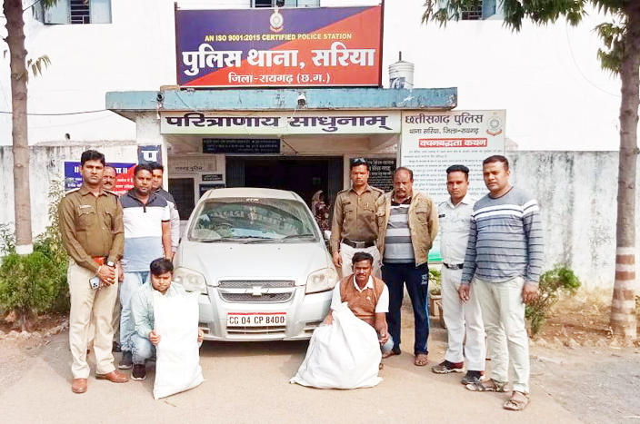 कार से गांजा लाते दो तस्कर पकड़ाए  