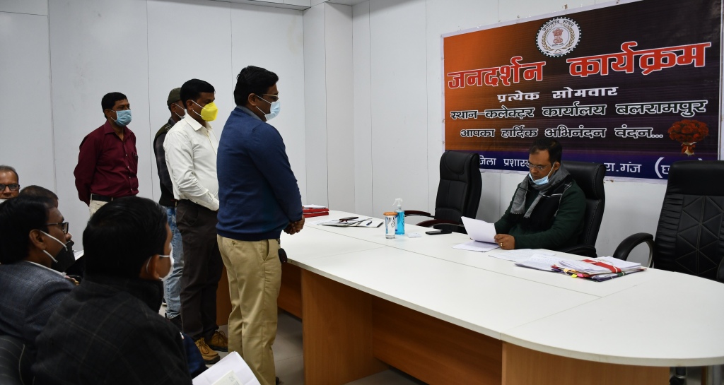 कलेक्टर से सीधे संवाद से समस्याओं का हो रहा है त्वरित निराकरण
