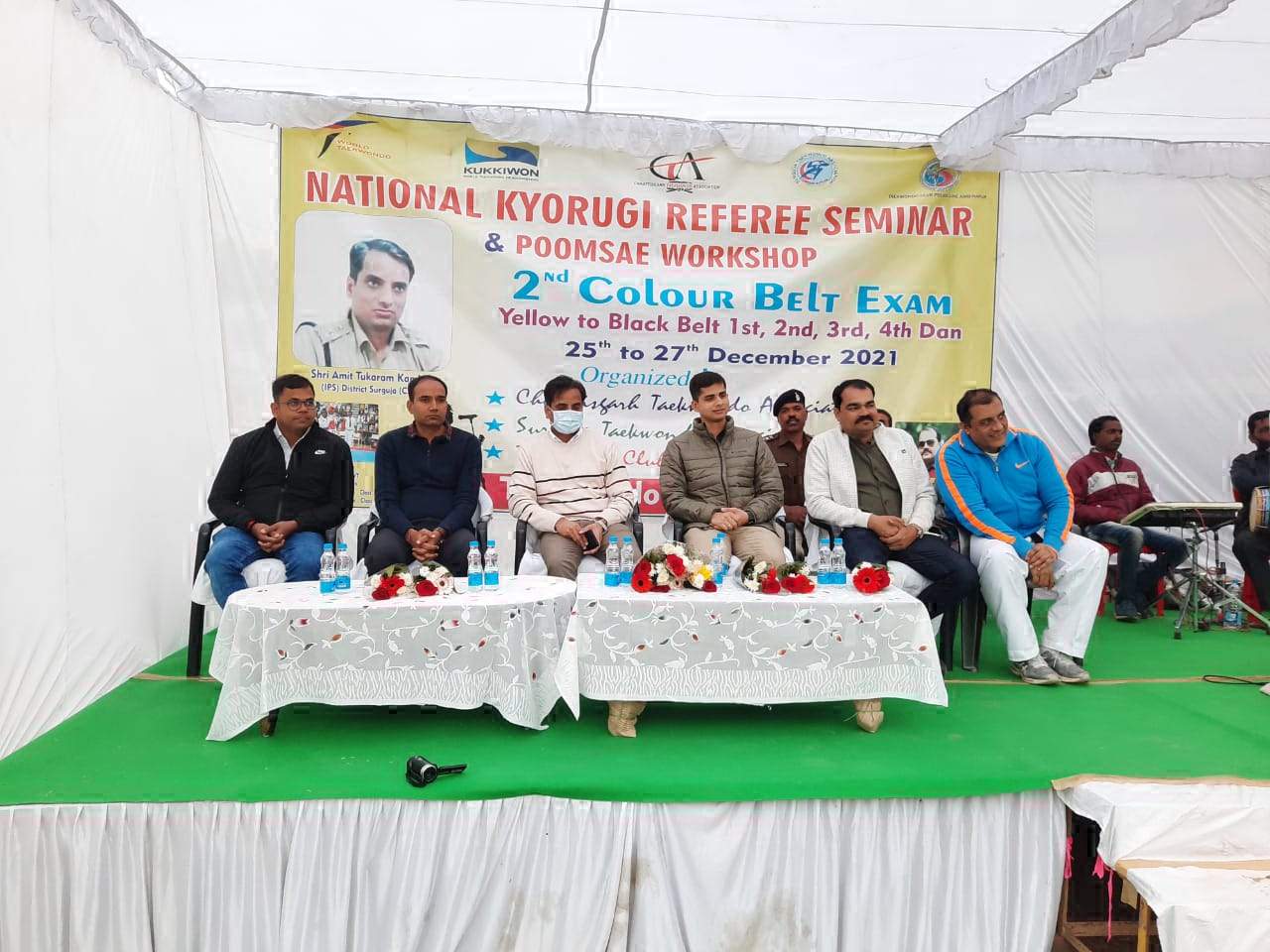 अंतरराष्ट्रीय रेफरी ने दिया प्रशिक्षण, बच्चों को प्रमाण पत्र