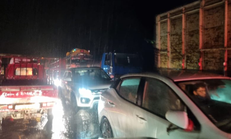 शाम ढलते ही उर्दना मार्ग में लग जाता है जाम, बारिश ने स्थिति को और बिगाड़ा