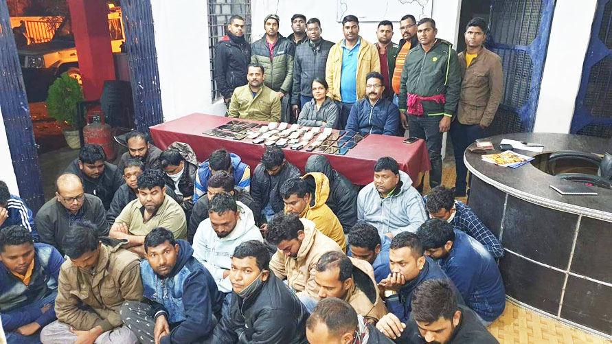 फड़ में छापा, 26 जुआरी गिरफ्तार