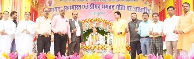 ज्ञान यज्ञ में गीता दीदी ने बताई भारत के उत्थान और पतन की कथा