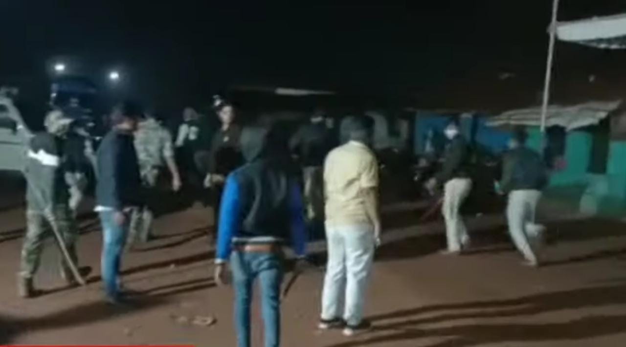 उदयपुर पैलेस के मुख्य द्वार से बाथरूम तक देवव्रत के बच्चों और विभा सिंह ने जड़ा ताला उदयपुर पैलेस के मुख्य द्वार से बाथरूम तक देवव्रत के बच्चों और विभा सिंह ने जड़ा ताला