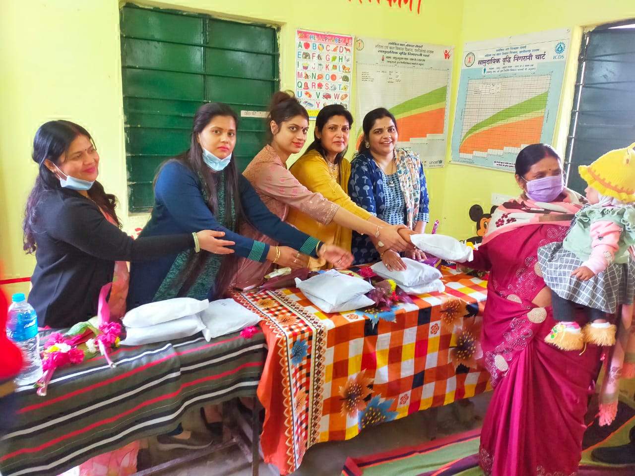 आंबा बच्चों के साथ ऑफिसर्स क्लब की महिलाओं ने बिताया साल का अंतिम दिन