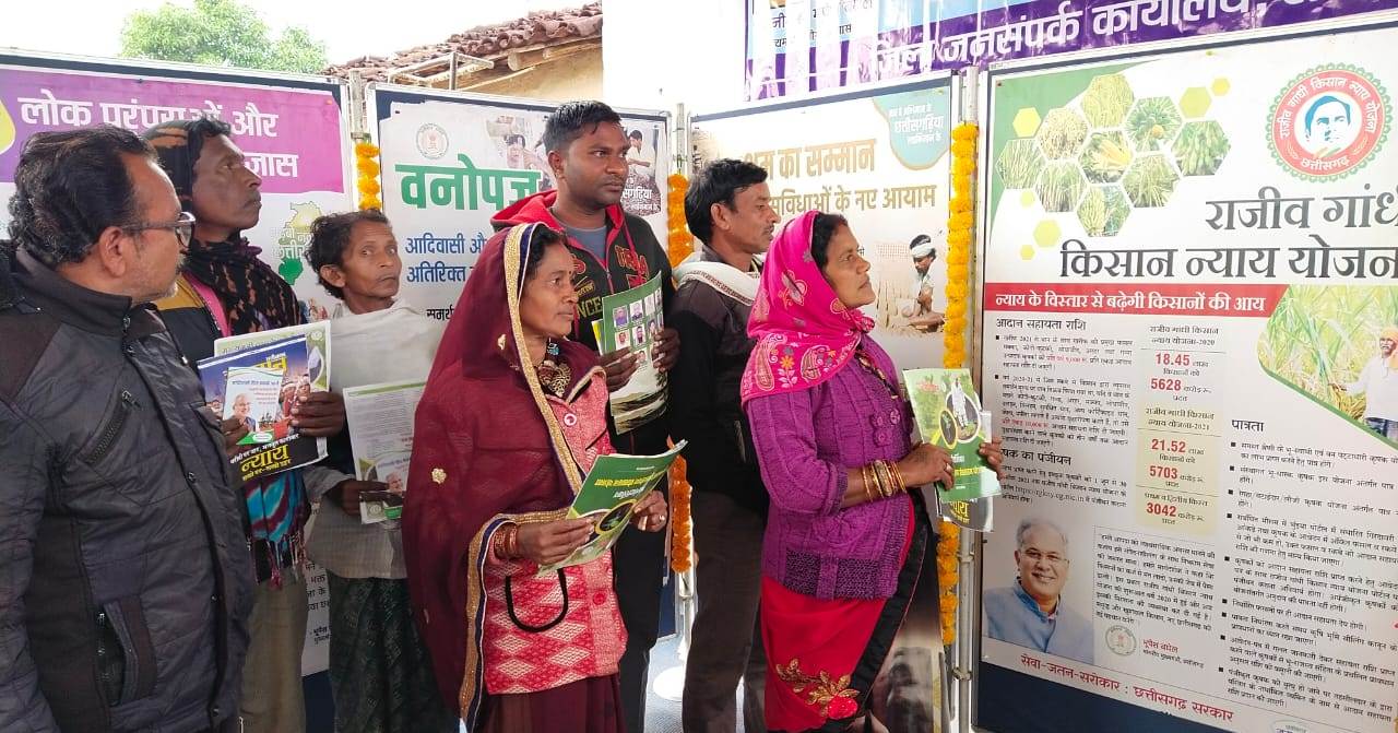 सरोली में विकासखंड स्तरीय फोटो प्रदर्शनी सरोली में विकासखंड स्तरीय फोटो प्रदर्शनी