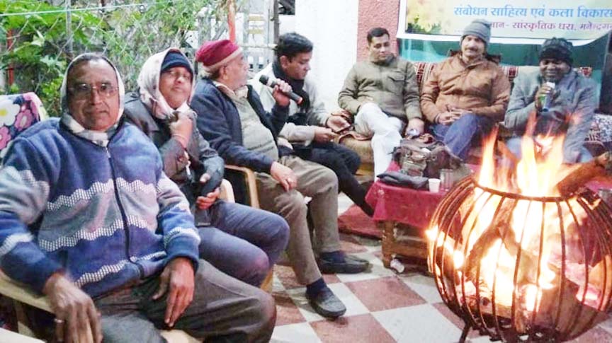 संबोधन के कलाकारों ने गीत-गजलों से किया नव वर्ष का स्वागत संबोधन के कलाकारों ने गीत-गजलों से किया नव वर्ष का स्वागत