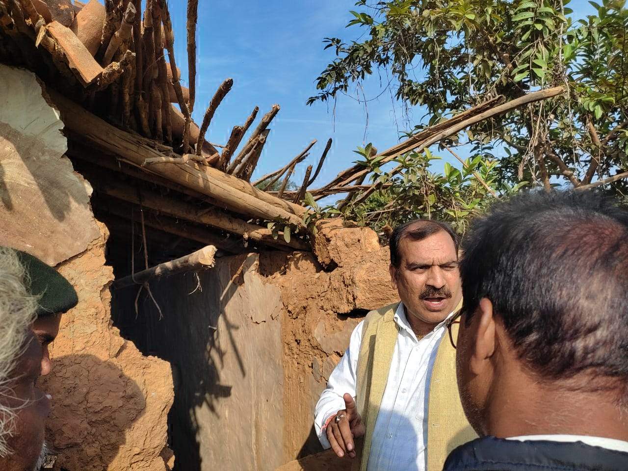 हाथी दल का उत्पात, घर तोड़े, अनाज कर गए चट