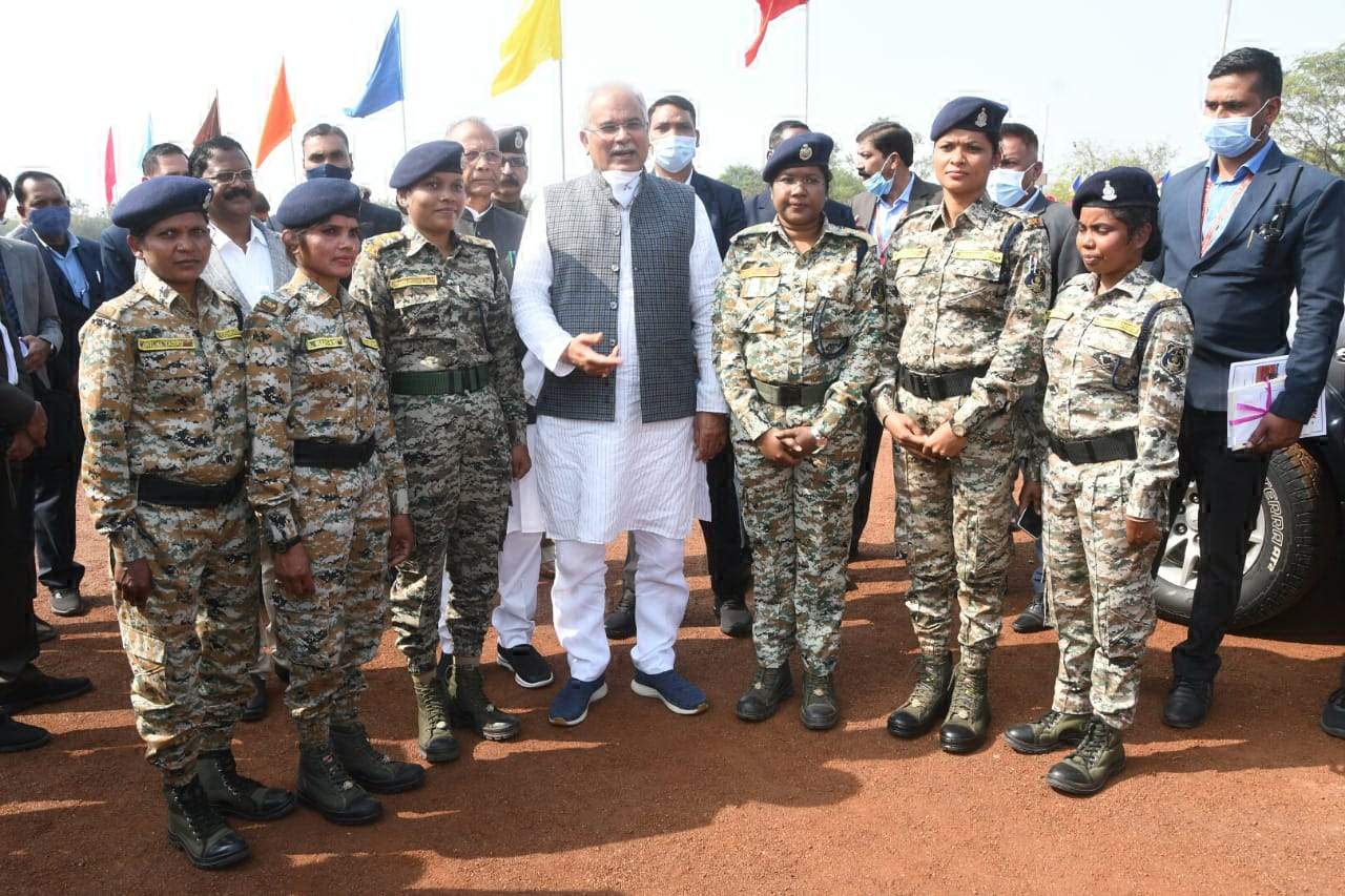 सीएम से दंतेश्वरी फाइटर्स ने की भेंट