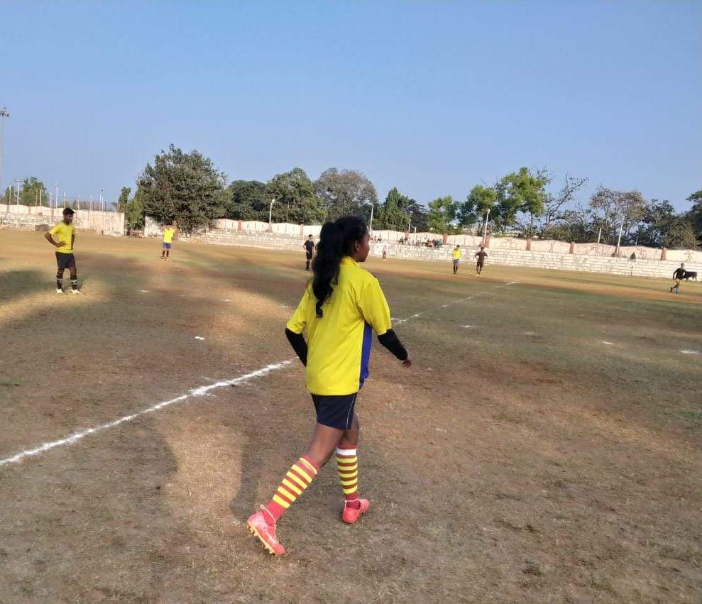 बालक फुटबॉल मैच में ज्योति हुई शामिल लडक़ी हूं लड़ सकती हूं  को किया चरितार्थ
