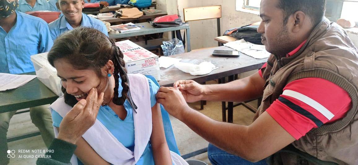 15 से 18 वर्ष का टीकाकरण शुरू, बच्चों में भारी उत्साह