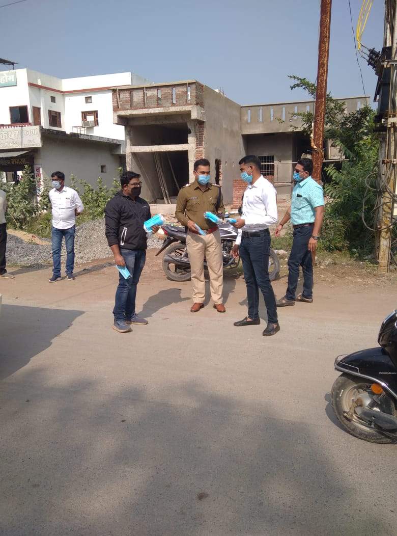 सेवा फाउंडेशन ने टीआई के साथ मिलकर बांटे मास्क