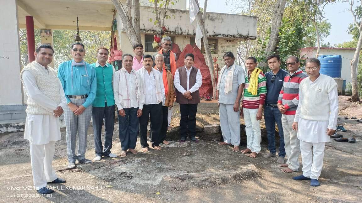 सुख-समृद्धि के लिए सिद्ध बाबाधाम में मत्था टेका सुख-समृद्धि के लिए सिद्ध बाबाधाम में मत्था टेका