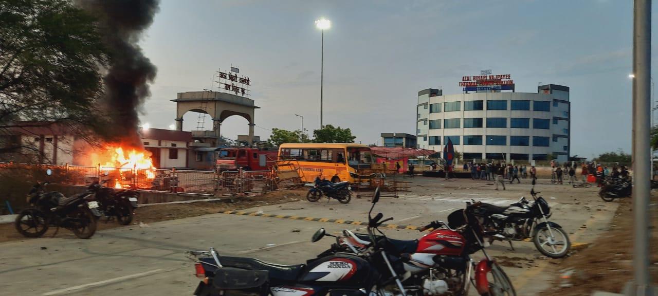 उपद्रवी तत्वों ने मड़वा में बिगाड़ा माहौल