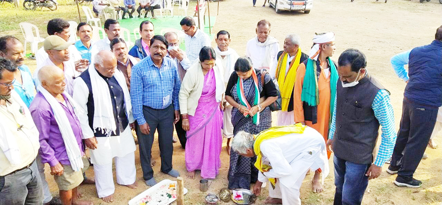 विधायक ने किया रंगमंच का भूमिपूजन विधायक ने किया रंगमंच का भूमिपूजन