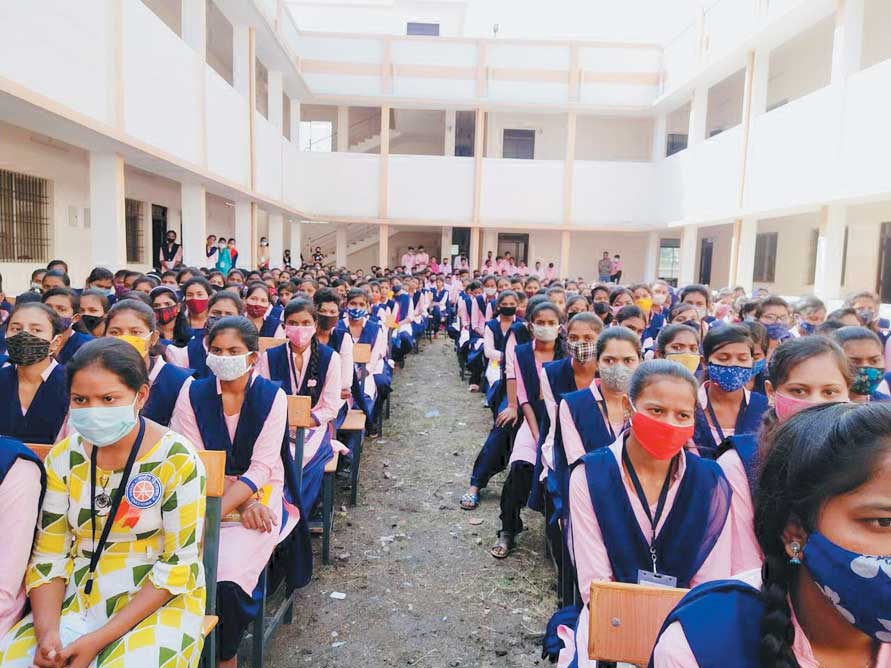 पुलिस व रक्षा टीम ने छात्रों को बताए ऑनलाईन ठगी से बचने के तरीके