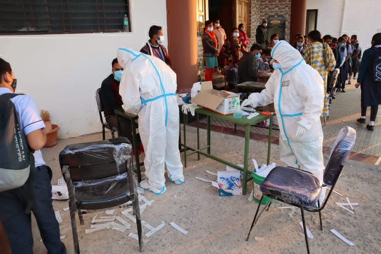 स्वामी आत्मानंद स्कूल चिरमिरी में 37 बच्चे पॉजिटिव स्वामी आत्मानंद स्कूल चिरमिरी में 37 बच्चे पॉजिटिव
