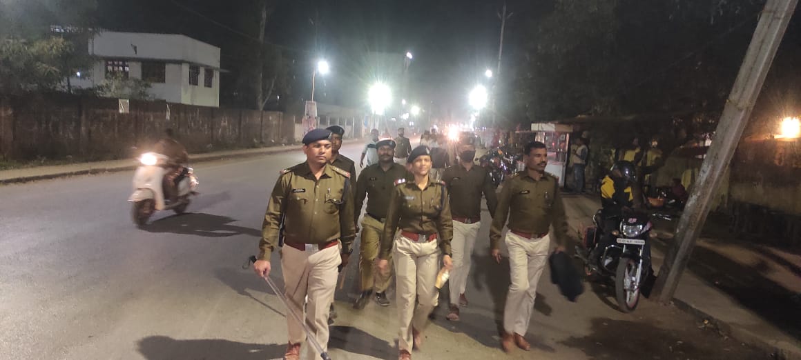 पुलिस का पैदल मार्च