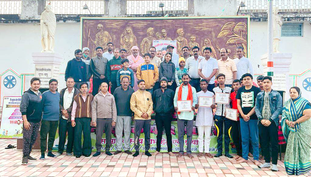 योग करने से शरीर स्वस्थ और निरोगी-मध्यानी योग करने से शरीर स्वस्थ और निरोगी-मध्यानी