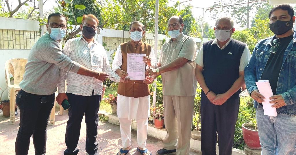 मोदी शासनकाल में जूते चप्पल भी हुए लोगों की पहुंच से बाहर