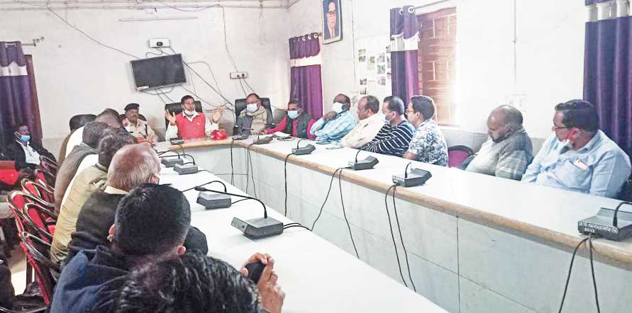  पत्थलगांव के नये एसडीएम ने कारोबारियों की ली बैठक