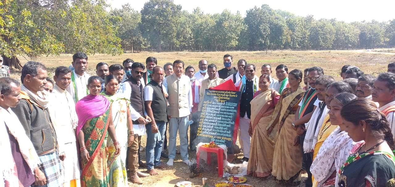 ग्रामीणों की वर्षों से लंबित तालाब मांग पूरी