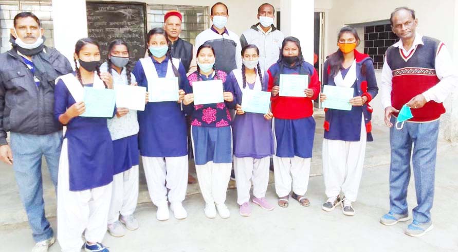 स्काउट्स-गाइड्स में उत्कृष्ट सहभागिता के लिए छात्राएं सम्मानित स्काउट्स-गाइड्स में उत्कृष्ट सहभागिता के लिए छात्राएं सम्मानित