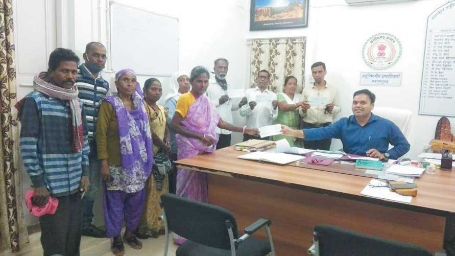 रेलवे ओवरब्रिज के 4 भूस्वामियों को मिले भू-अर्जन के  67 लाख  