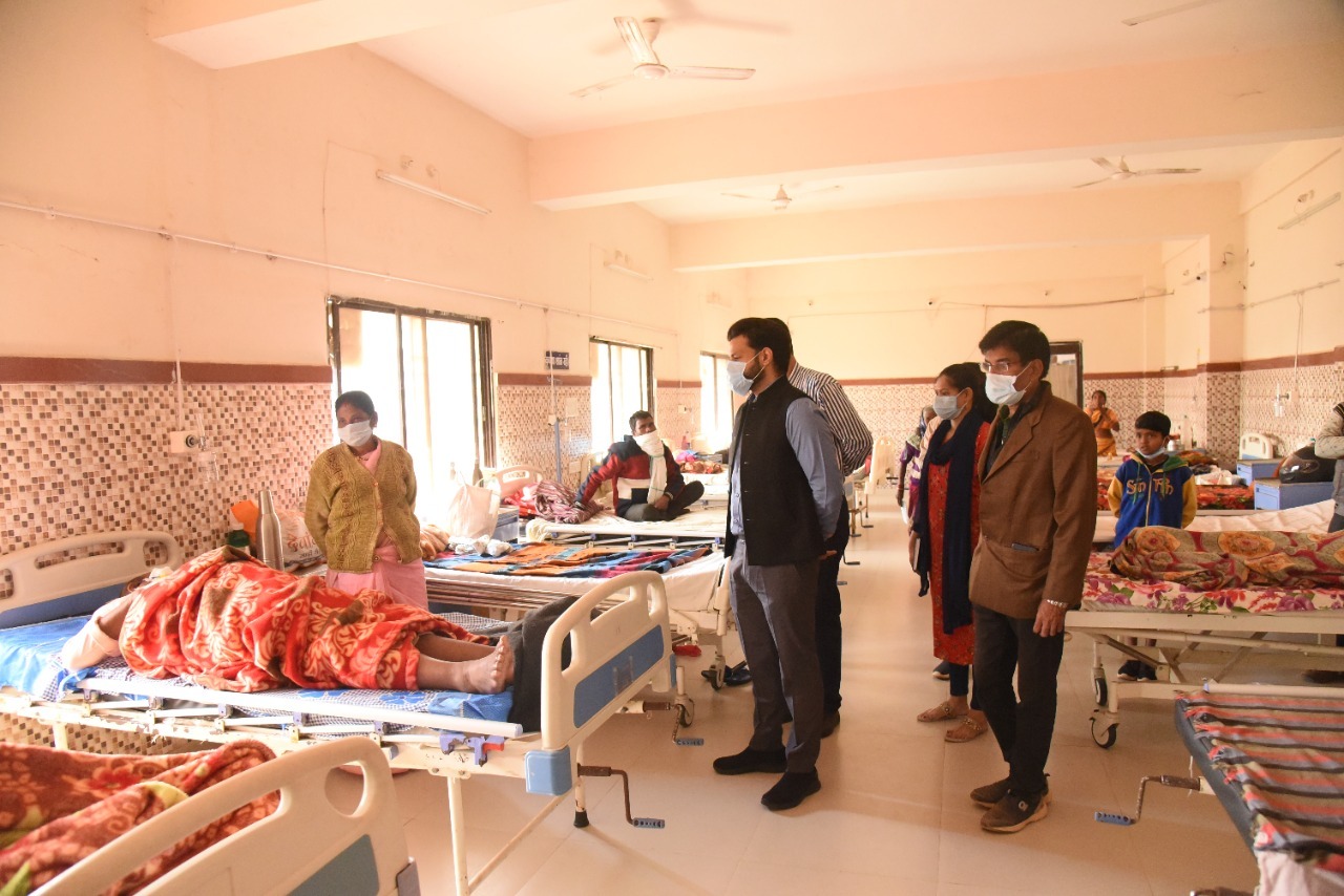 जिला अस्पताल में राष्ट्रीय स्तर की सुविधाओं को विकसित करने पर जोर