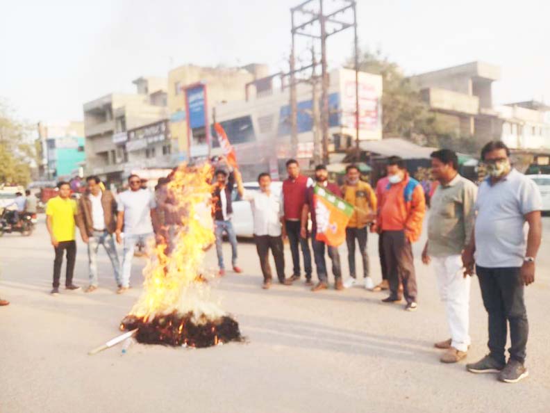 पंजाब के सीएम का पुतला दहन