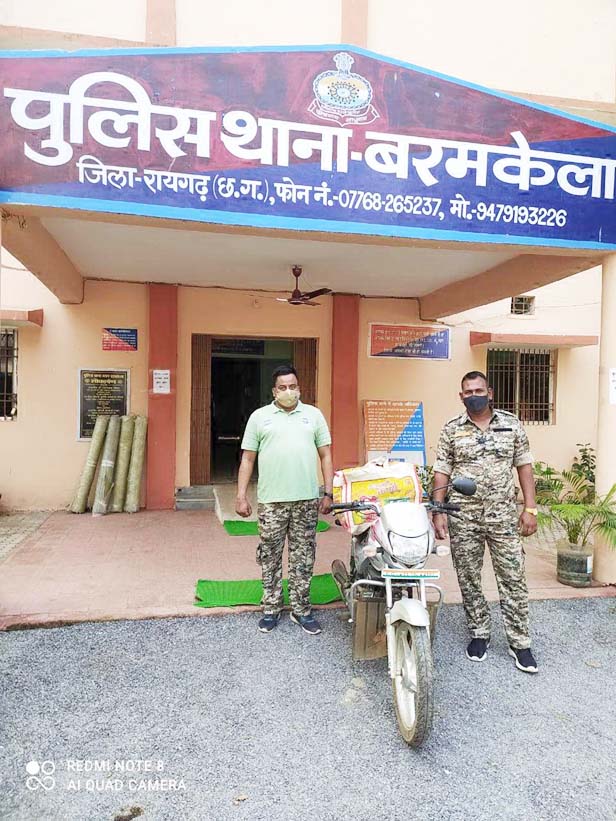 बाइक में गांजा तस्करी, दो नाबालिग पकड़ाए  