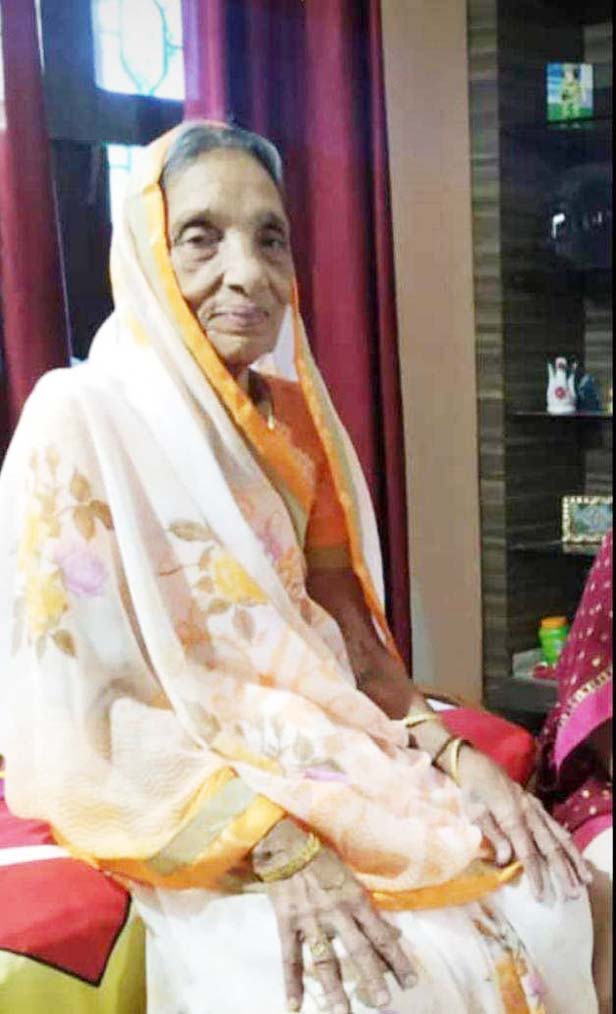 अधिवक्ता संघ अध्यक्ष की माता को दी श्रद्धांजलि