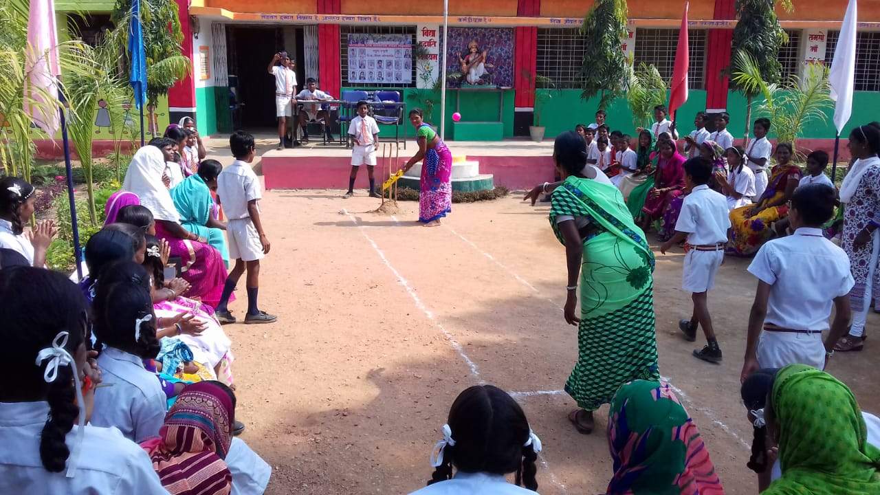 मड़ानार स्कूल को एक्सीलेंसी अवार्ड