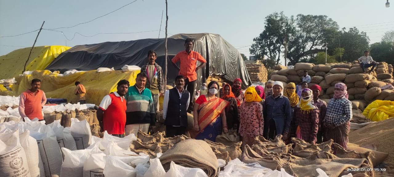 फरसियां के धान खरीदी केंद्र का निरीक्षण