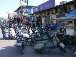 मुख्य मार्ग के पार्किंग की व्यवस्था नहीं, लग रहा जाम