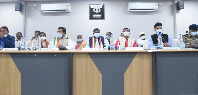 समन्वय एवं सहयोग से हो काम- लखमा