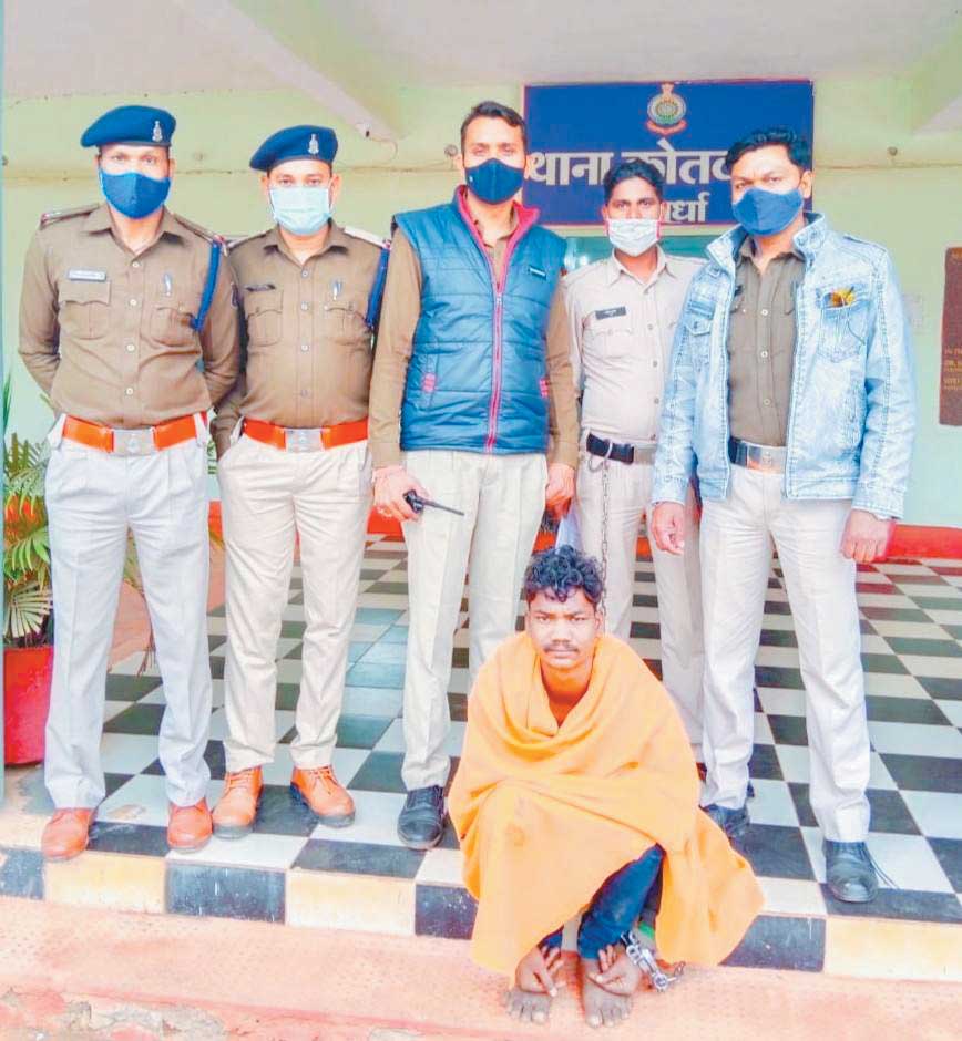 बुजुर्ग के गले से सोने का ताबीज लूट फरार आरोपी बंदी बुजुर्ग के गले से सोने का ताबीज लूट फरार आरोपी बंदी
